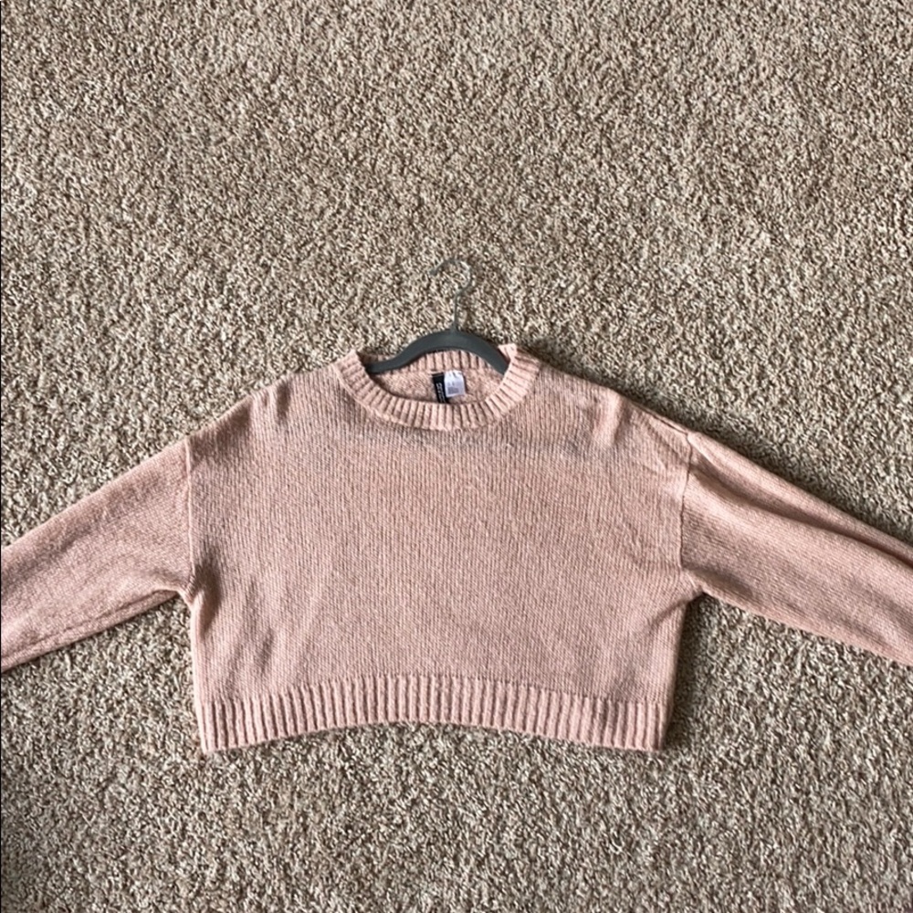 Cropped pink sweater